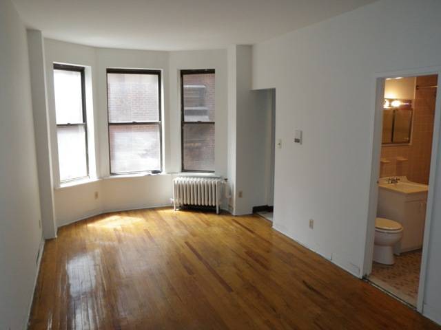 Awesome Studio on 47th Street*Doorman*Steps to Rockefeller Center*