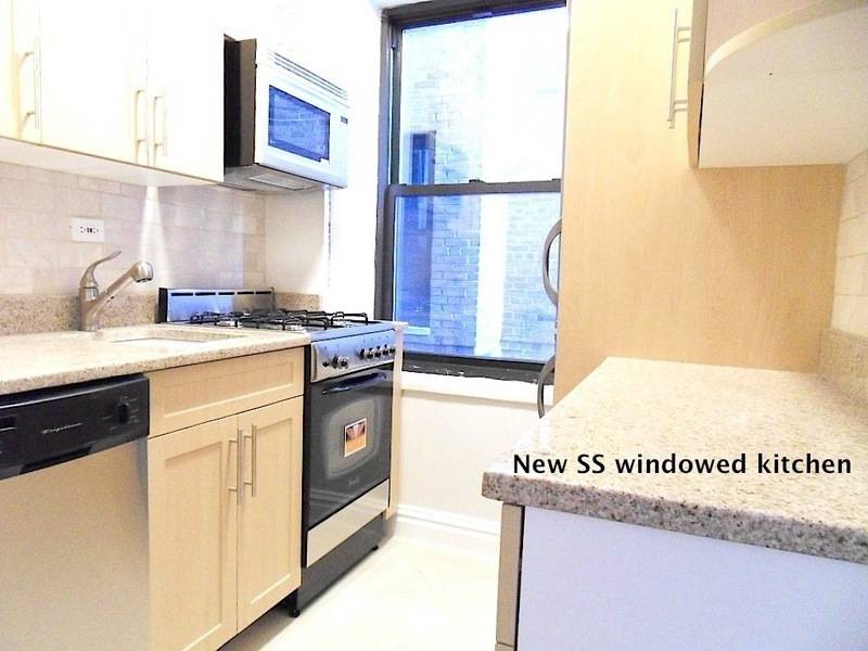 West Village Studio..Downing Street..Doorman Building..Amazing Layout