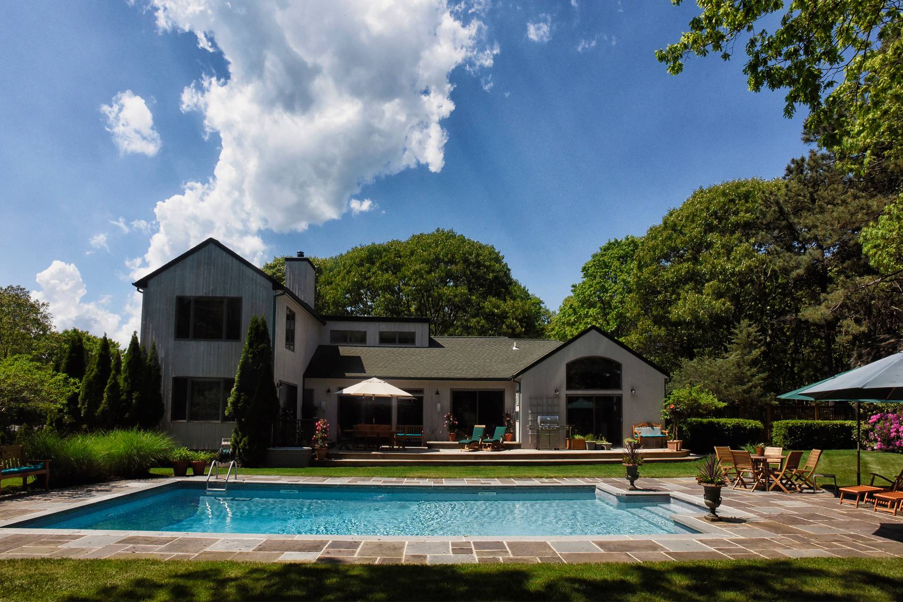 SOUTHAMPTON - 5 BEDROOM WITH POOL - GREAT FOR GOLF!