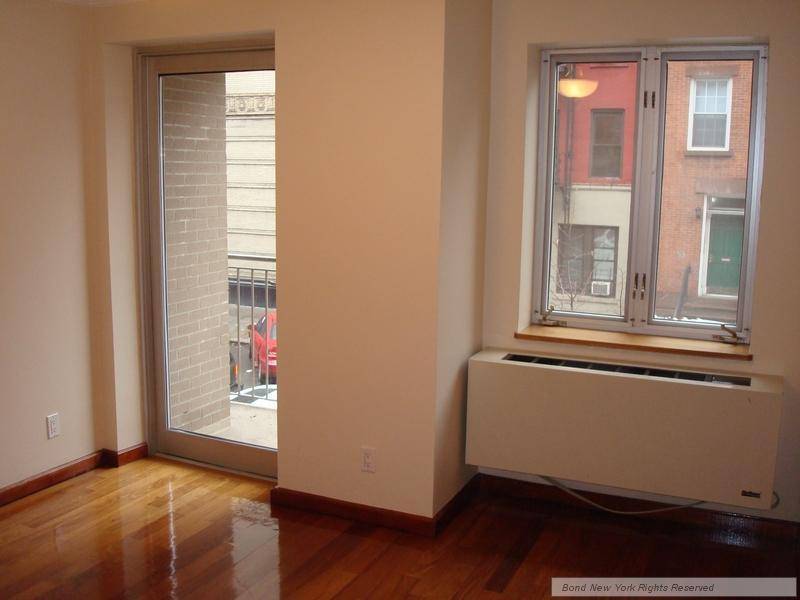 PRIVATE DECK AND TERRACE CONDO FINISHES 1BR/BA ELEVATOR/LAUNDRY PRIME CHELSEA
