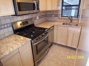 Great deal on a nice Studio in the UES. Right beside the Guggenheim.