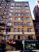 Spacious Studio near Grand Central Station, Bryant Park, Midtown Manhattan Library, Wolfgang’s Steakhouse and Times Square