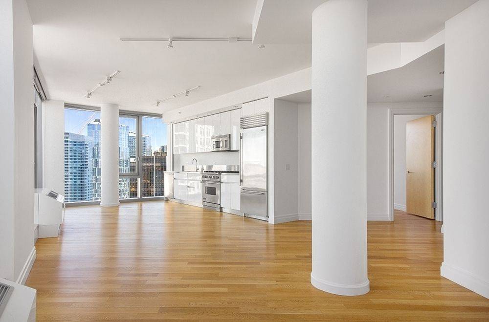 Beautiful 3 Bedroom 2 Bathroom in Midtown East in an Iconic Full Service Building with Doorman/Gym/Pool and other Amenities *NO FEE* with PRIVATE TERRACE
