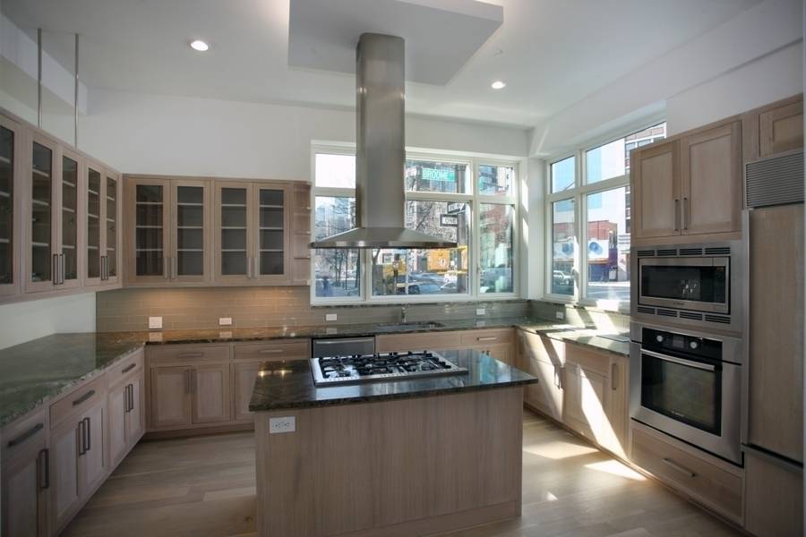 Massive  3 Bedroom in Soho w/ 3.5 Baths, Luxurious Master Suite w/ Dressing Area & Spa-Like Bath!