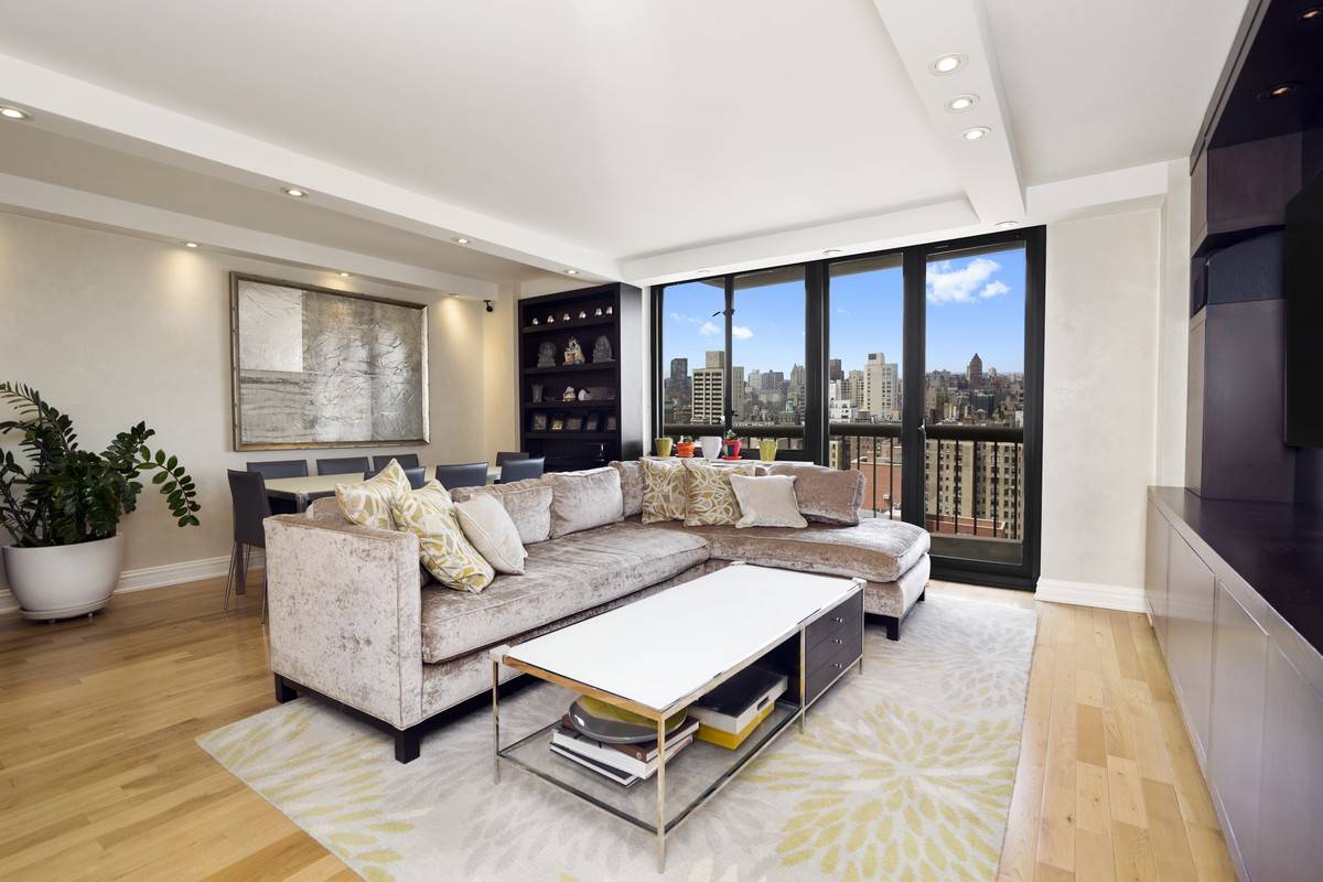 Splendid corner 3 BR/3 Bath condo with two balconies and stunning views