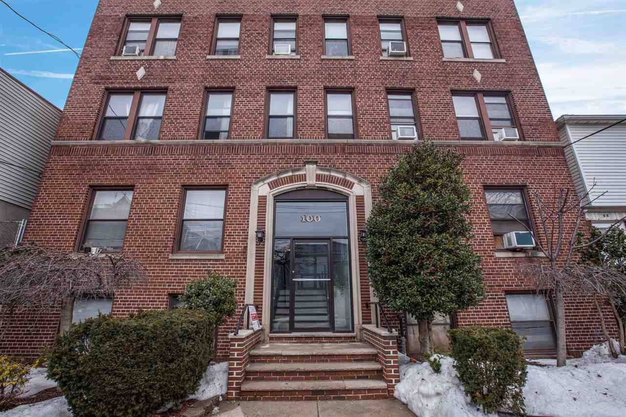 East Facing 1 Bed/1 Bath Condo in a well-maintained pre-war brick building