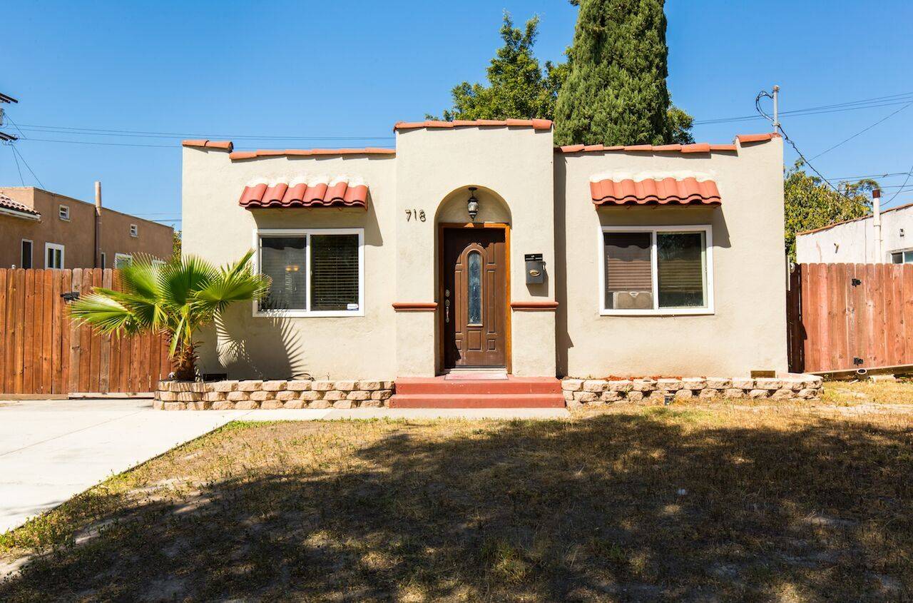 Spanish style living in Santa Ana