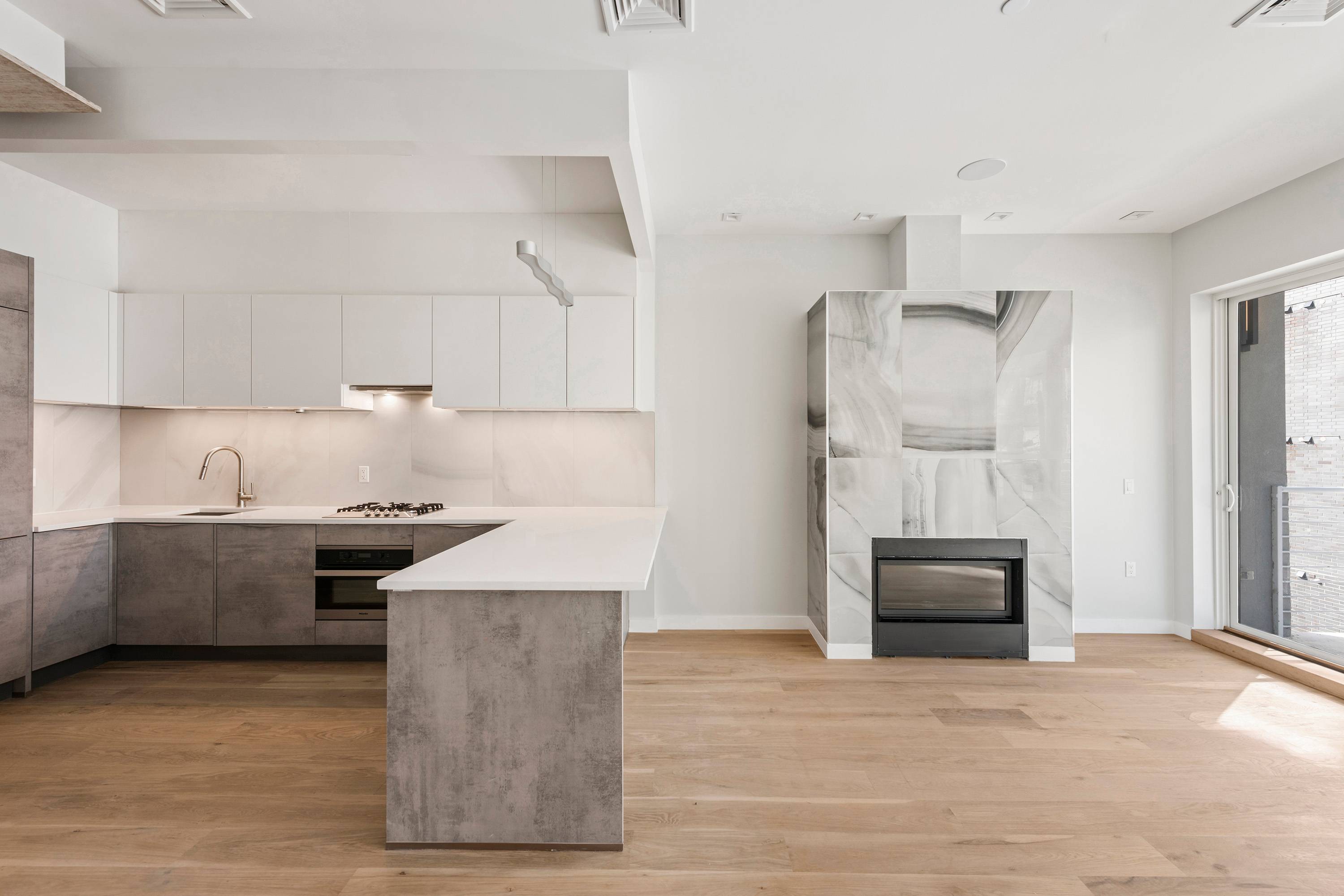 NEW GARDEN DUPLEX WITH FIREPLACE NEAR McCARREN PARK!