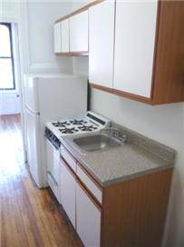 Must See 2 Bedroom. *High Cielings*Hardwood Floors*Beaitiful Kitchen*