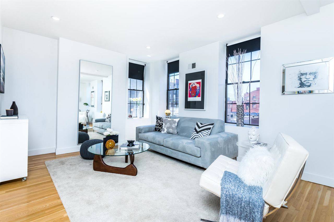 Stunning one-bedroom corner unit in the heart of Hoboken