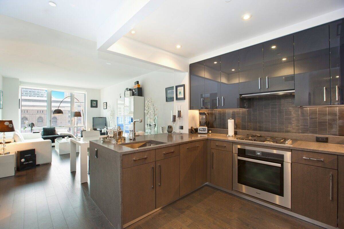 SOUTH FACING 1 BED 1.5 BATH RESIDENCE AT ONE RIVERSIDE PARK!