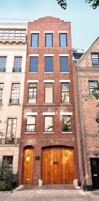 Upper East Side, Marvelous Single Family Carriage House near Central Park