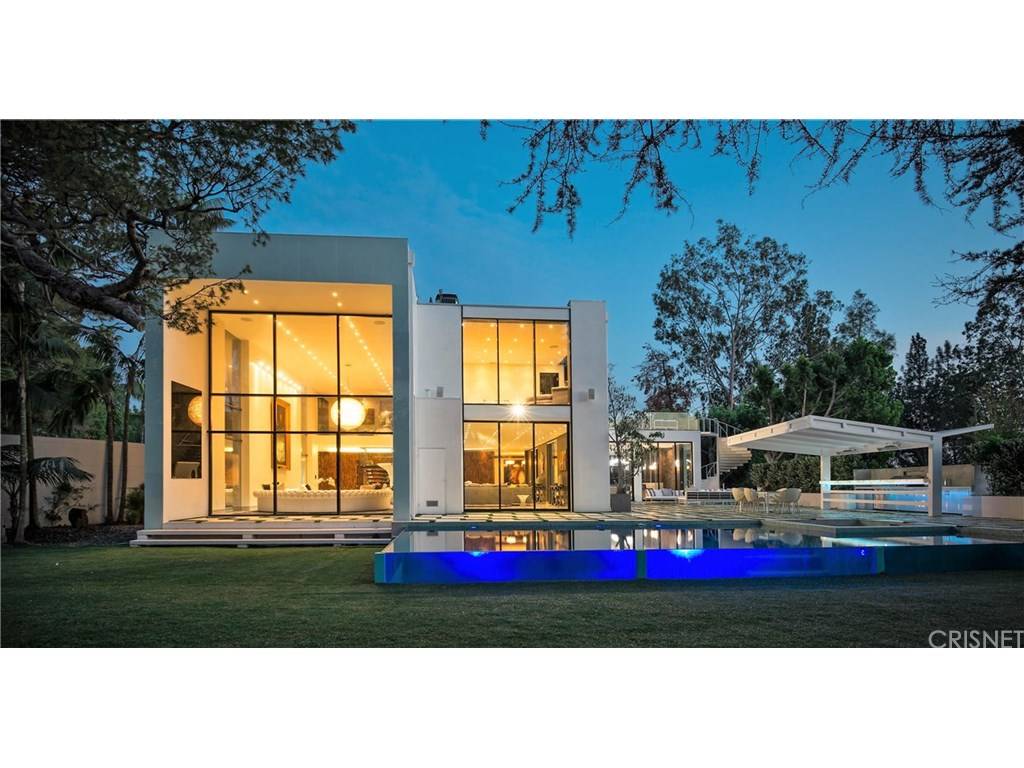 This gorgeous estate and its expansive motor court sit perched atop a long windy drive off one of Beverly Hills' most exclusive streets