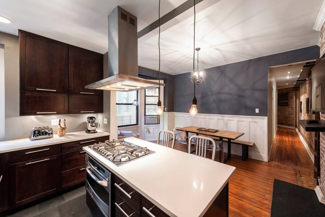 UNHEARD OF 2 BED FOR UNDER $800k ON THE UWS!