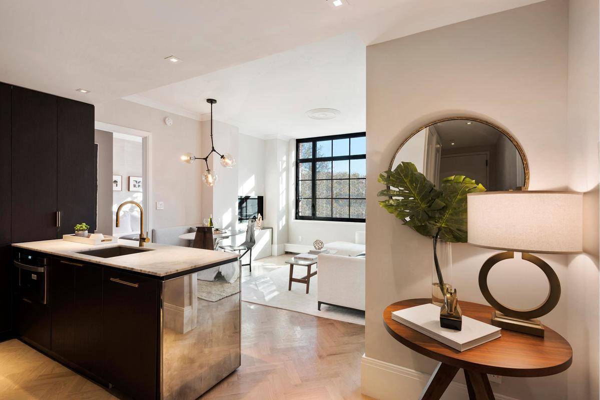 GREAT INVESTMENT OPPORTUNITY! LUXURY 2 BED/2 BATH IN NEW CONDO BUILDING!