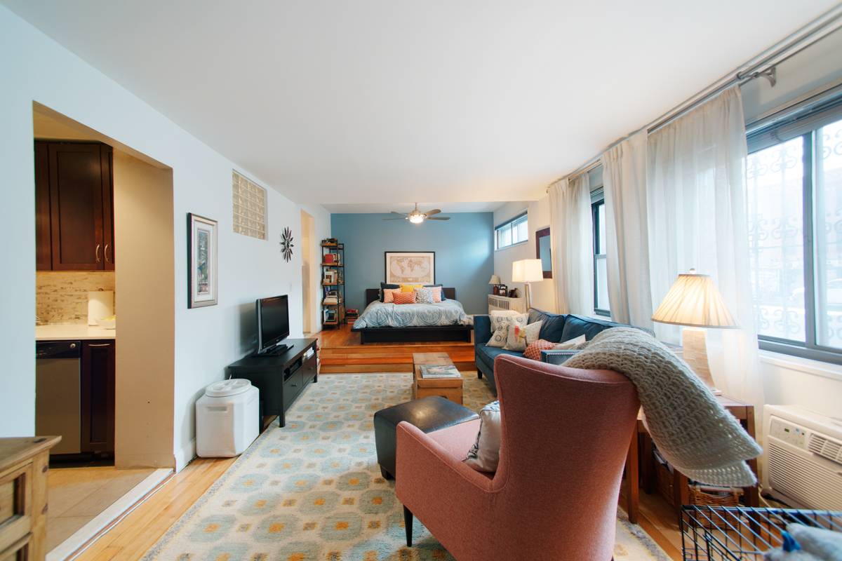 Chelsea/Meatpacking - Large Studio Sublet in Doorman Co-op Building