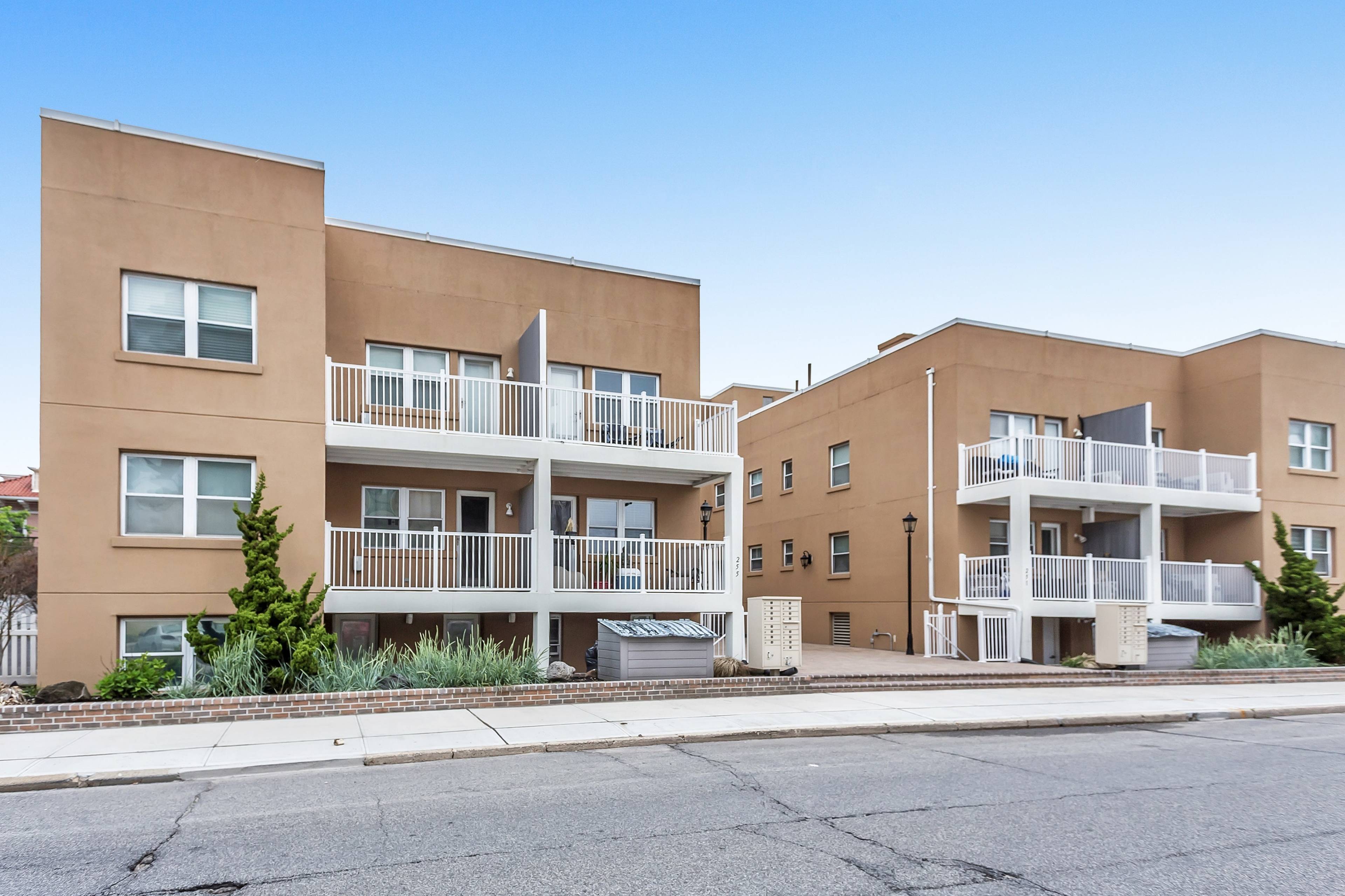 Condo In Boutique Building in Beautiful Long Beach