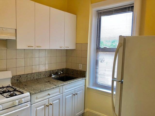 Huge 1 Bedroom Apartment in Prime Sunnyside!! 3 Blocks from 7 Train!