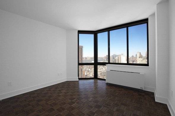 Hell's Kitchen Flex 2 Bedroom -- Full service building -- Great City Views