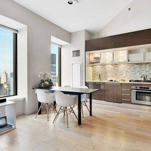 PERFECT 2 Bed 2.5 Baths ** Great Investment opportunity ** Fast Growing Area **Wall st**ANDAZ HOTEL **