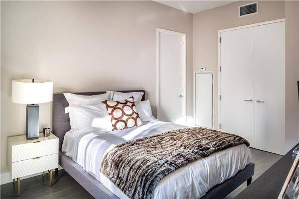 FANTASTIC ONE BEDROOM LOCATED IN HELL'S KITCHEN**FULL SERVICE BUILDING**PRIVATE OUTDOOR SPACE