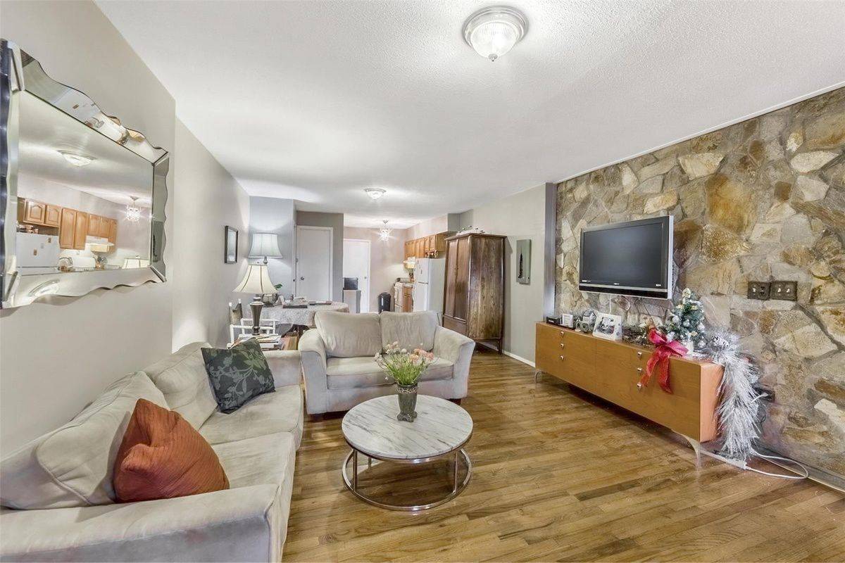 No Fee Giant 1 Bedroom Apartment In Beautiful Central Harlem Brownstone with Outdoor Space and W/D in Unit