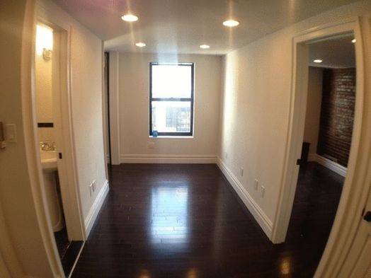 True 2 bedroom / 1 bath. In unit laundry. Easy subway access!