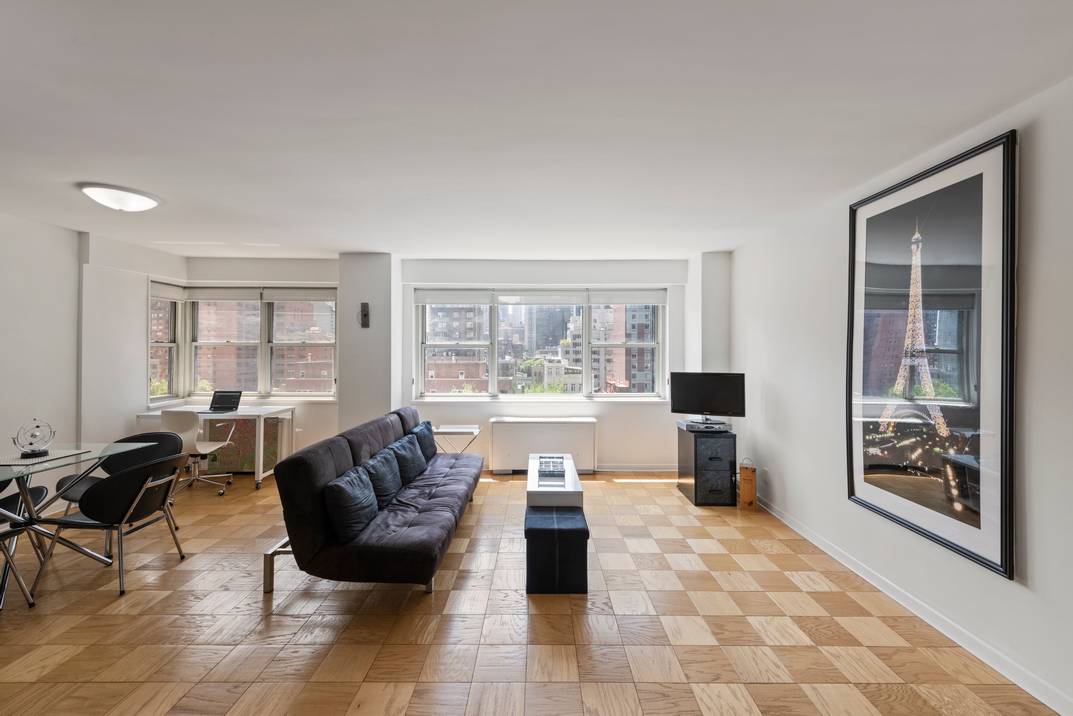 Convertible 2 Bed, 1 Bath Condop in Sutton Place