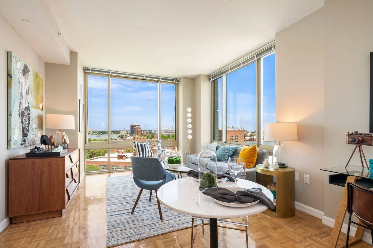 Elegant 2 Bedroom**Luxury Unique Building**Water views**Beautiful Deck**Roosevelt Island
