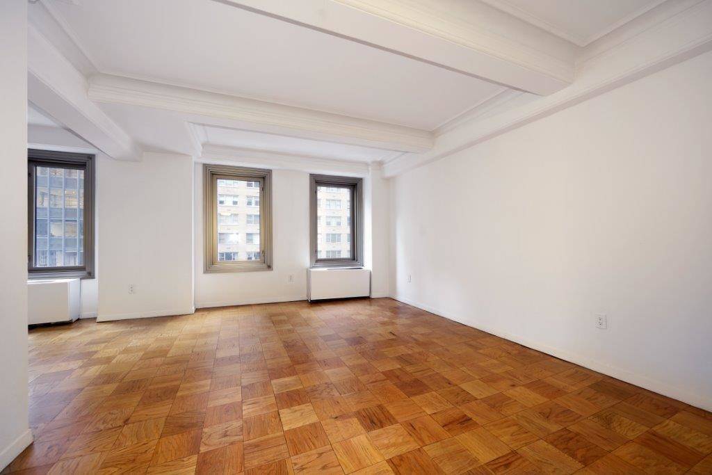 Spacious flex 2Bed/1Bath.. Midtown.. Steps away from Central Park and Times Square