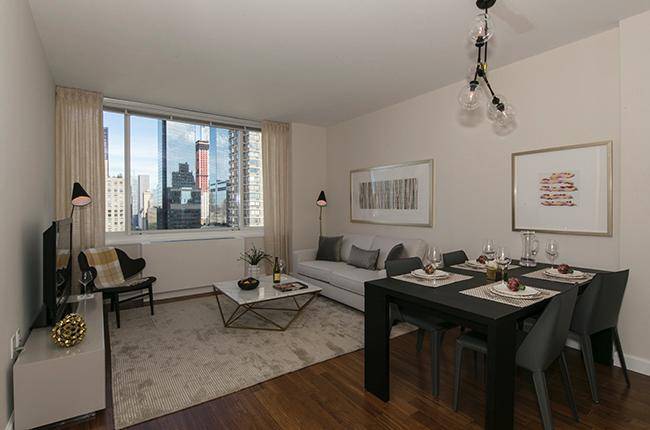 Lincoln Square** Spacious 1 Bedroom**Rooftop Pool**Open Kitchen**Central Park View**