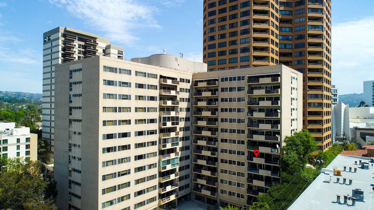 Gorgeous Condo in Wilshire Corridor
