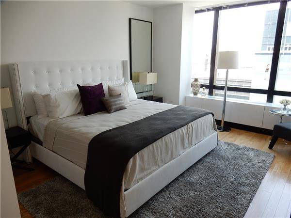 Spacious 1 Bedroom**Hardwood Floors**Minutes Away from Sycamores Park**Lenox Hill