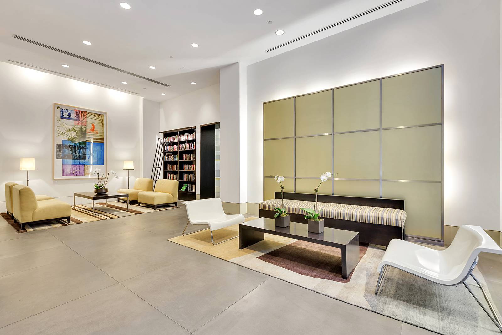 Financial District Full-service Apartment Top Floor For Rent
