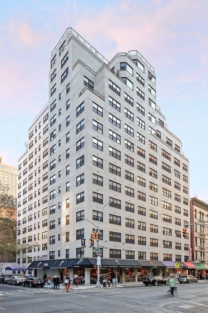 Upper East Side 4 Bedroom, 3.5 Bathrooms, Total Renovation, Full Service Luxury Building, Washer and Dryer, Pool, No Fee