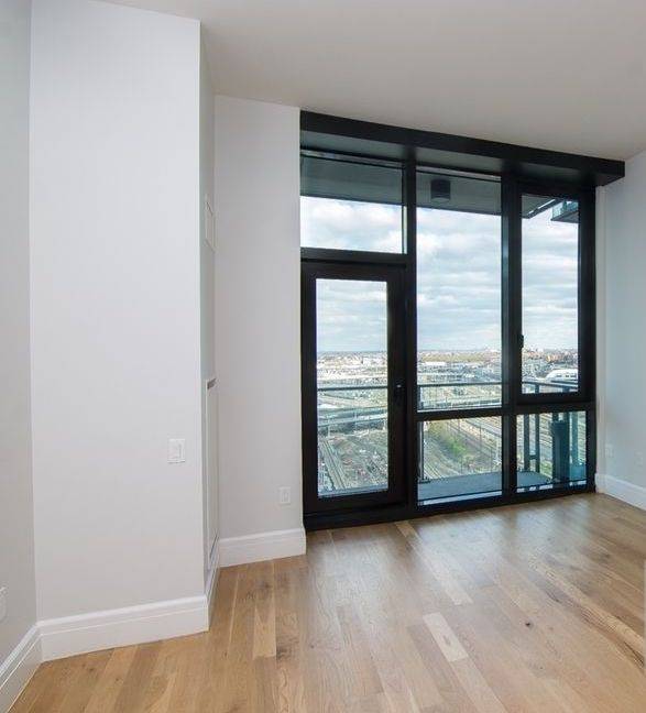 Luxury Apartment**Modern 1 Bedroom**Balcony**Hunters Point