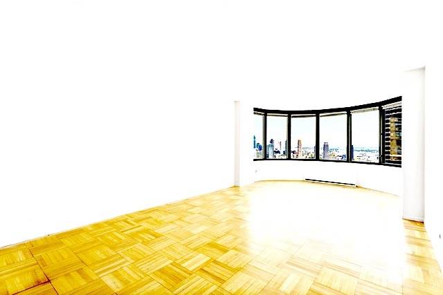 Beautiful Oversized 1 BR in Prime Murray Hill ~ Balcony ~ Luxury Condo Bldg ~ Pool & More!