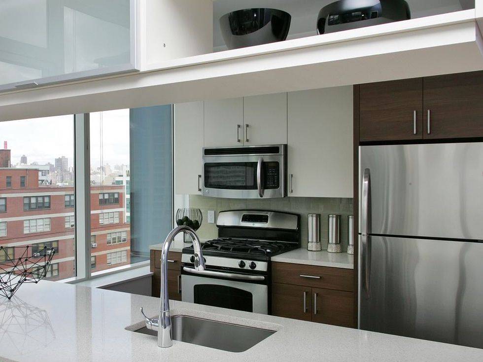 Amazing Corner 1 Bedroom**Oversized Windows**Manhattan Skyline View**Hunters Point