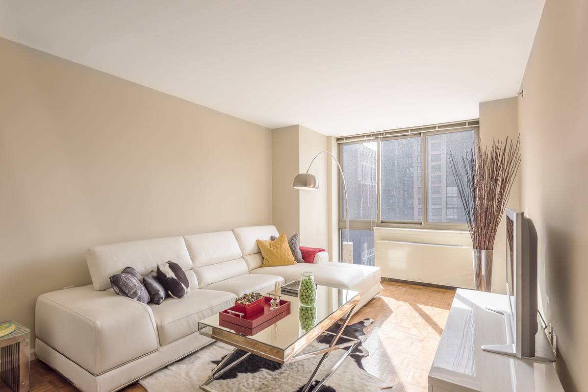 Chic Home Tons of Sunlight in Chelsea