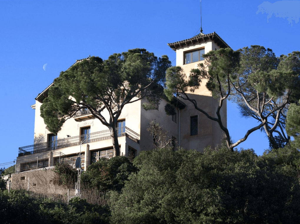 SPECTACULAR Private VILLA w-Elevator in Barcelona-Spain