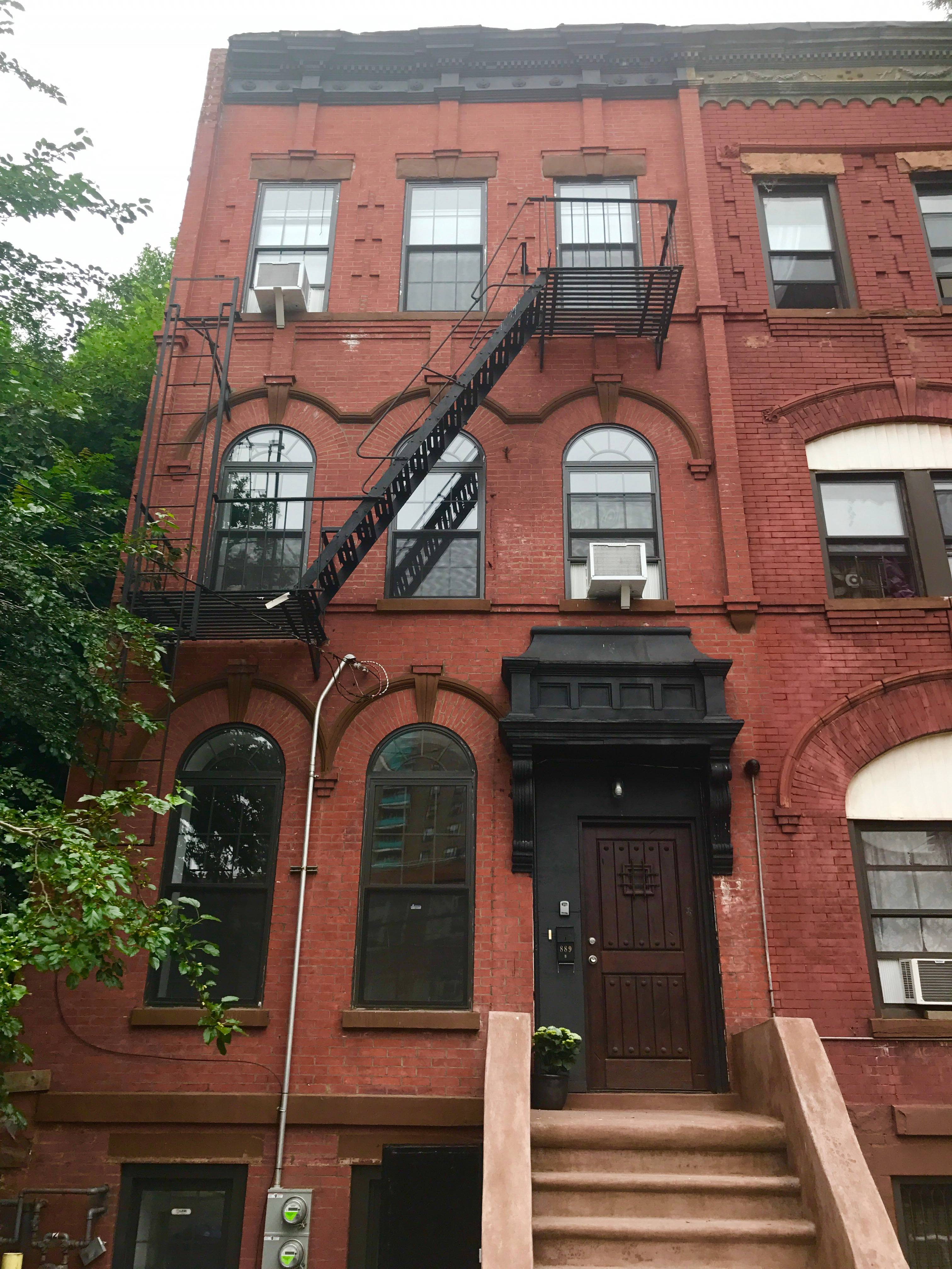 Modern 3 Bed 3 Bath Duplex, 1360 square feet in a Charming Brownstone