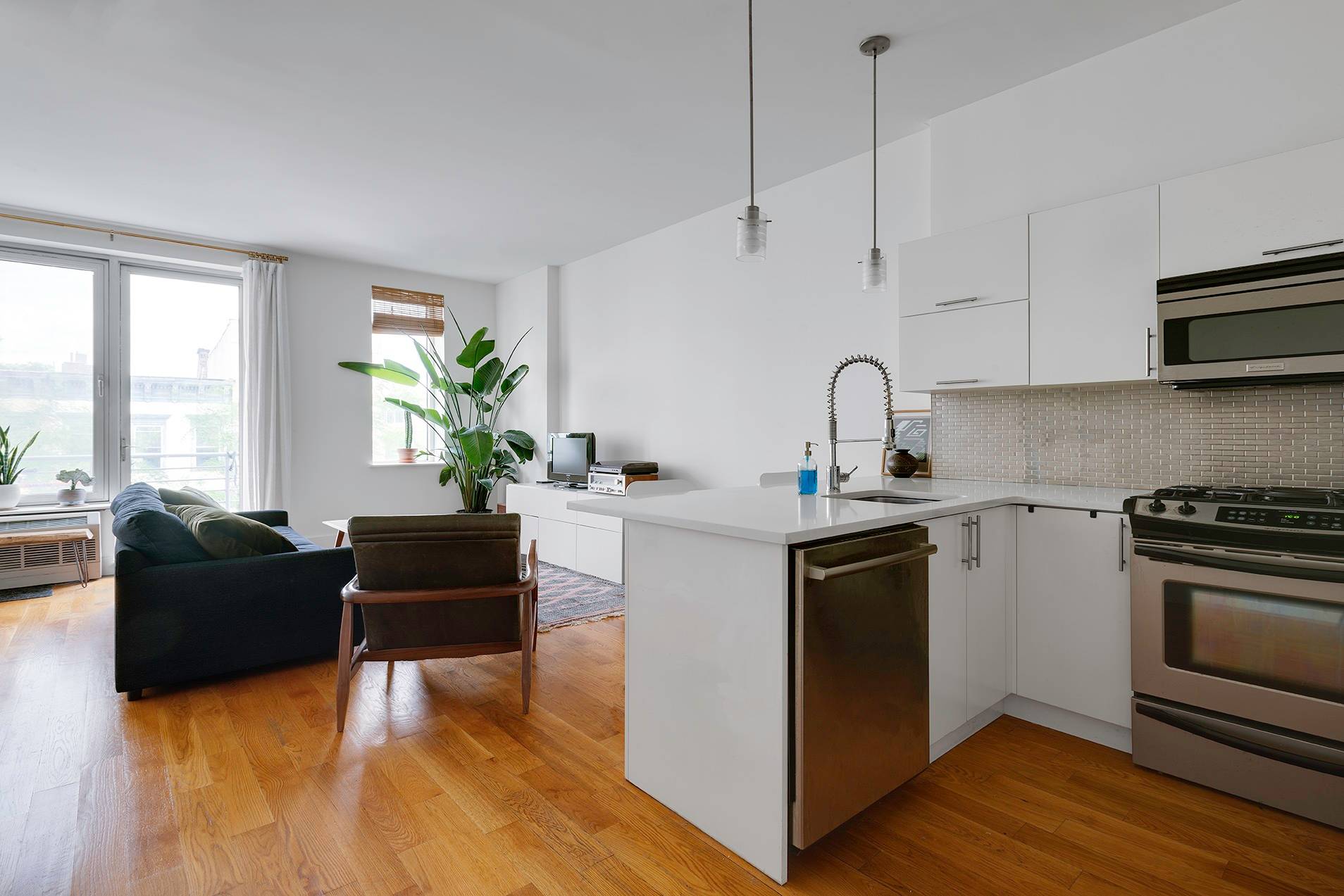 Spacious 1 Bedroom Condo With Outdoor Space In Bed-Stuy!! Right by the G Train!