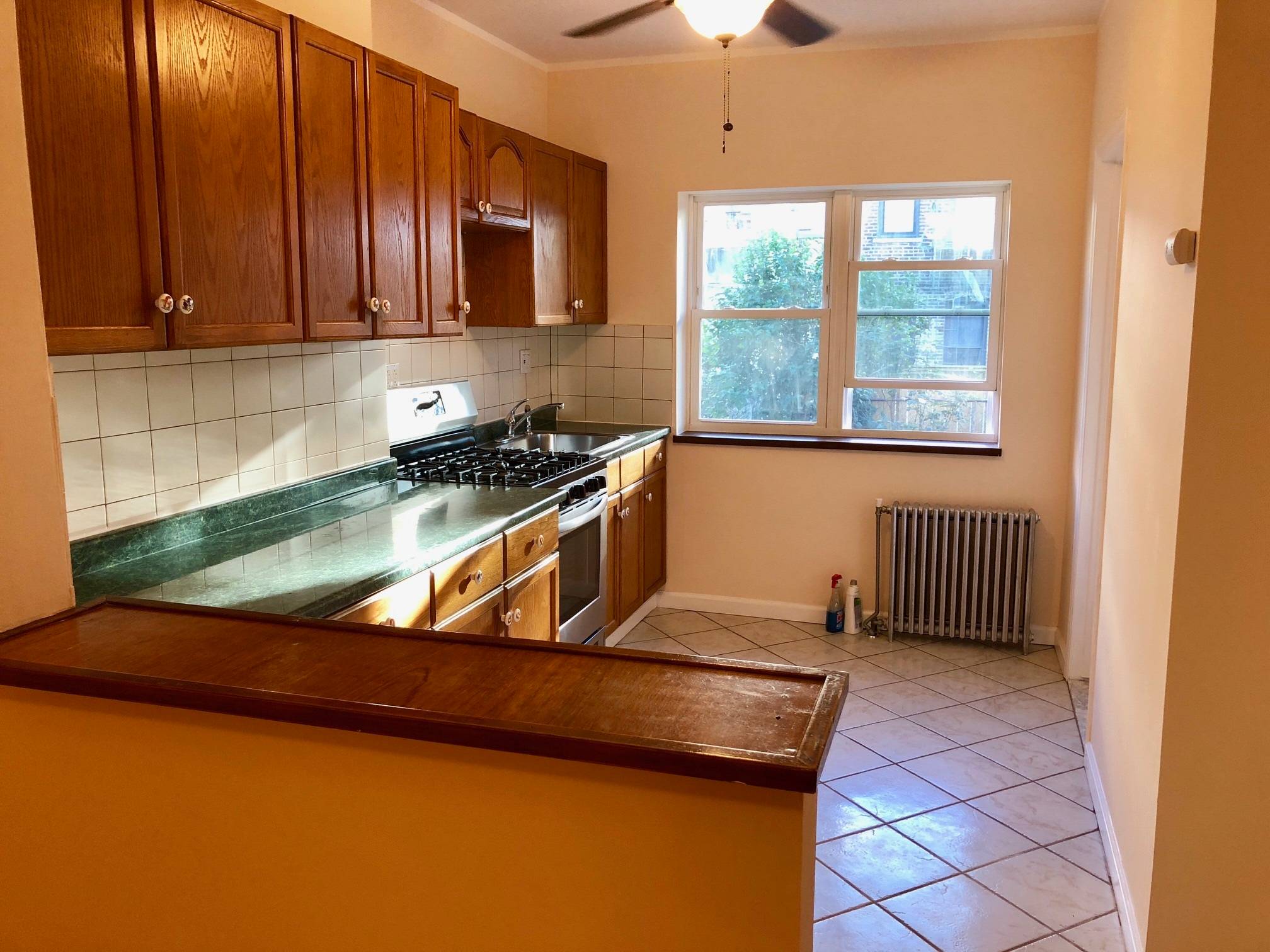 Huge Floor-Through 1 Bed Apartment in Ridgewood - Close To M Train