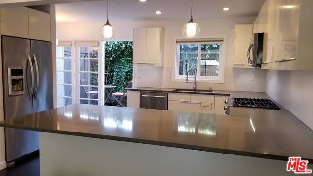 Chic town home near LA Tennis Clb