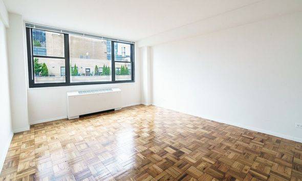 Immdiately available, 2 Bedroom (flex 3), 1 Bath with a king-sized bedroom!