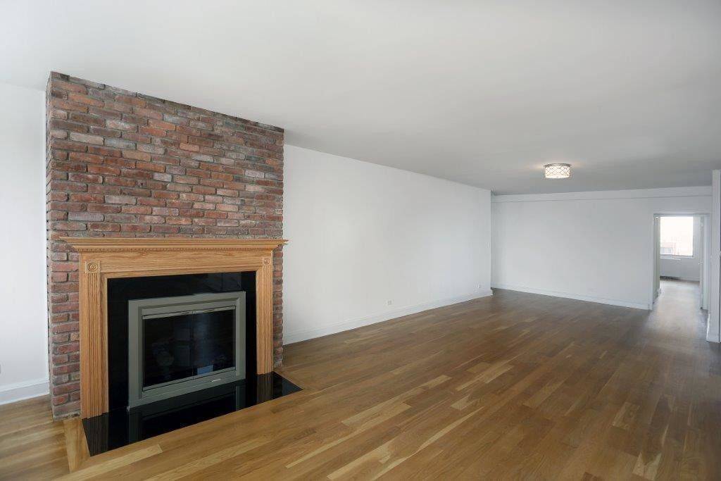 No Fee! Two Bedroom in Upper West Side with spacious living room and private fenced-in back yard! Don't Miss!