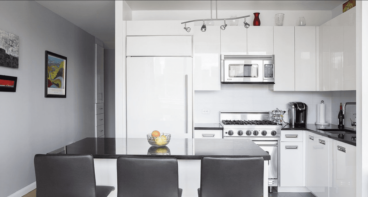 FANTASTIC CITY VIEW *3BEDROOMS**2BATH WALLS OF WINDOW *MASTER BDRM SUITE*