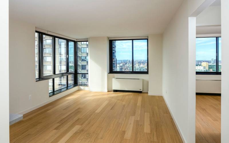 OUTSTANDING DEAL..SPACIOUS ONE BEDROOM...NO FEE...LINCOLN SQ..FULL SERVICE BUILDING