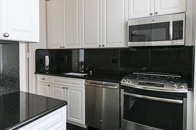 Murray Hill, Large Flex 2 Bedroom, 1.5 Baths, Full Service Luxury Building, Washer & Dryer, Walk in Closet, Windowed Kitchen, Great Views, Swimming Pool, No Fee