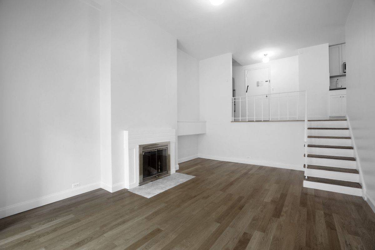 Spacious 1 Bedroom**Hardwood Floors**Fireplace**Turtle Bay